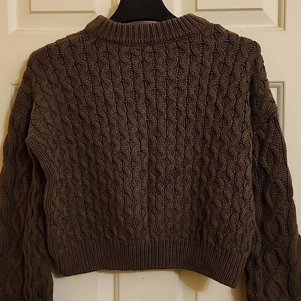 Moon & Madison Cropped Cable Knit Sweater - Picture 4 of 7
